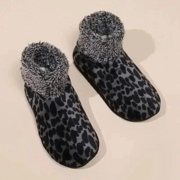 Leopard Print Floor Socks - Picture 5 of 5